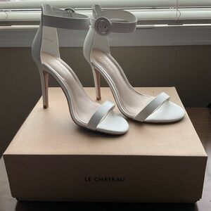 Le Chateau white sandals size 38 (7.5)